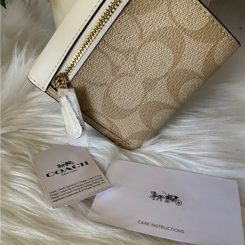 Coach Small Trifold Wallet In Blocked Signature Canvas - Picture 3 of 4